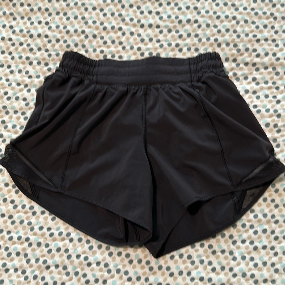 Lululemon Hottie Hot Shorts 2.5 inch